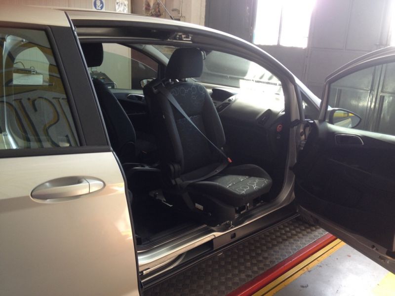 Ford BMax Sedile Girevole (1)